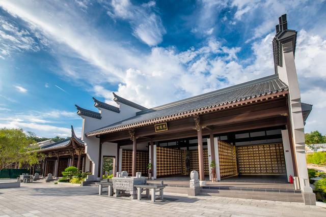 A 座慈慧阁外观，江南样式的建筑